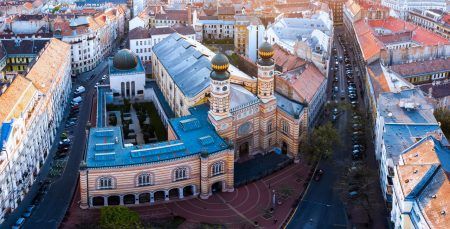Budapest Jewish synagogue on the Dohany street