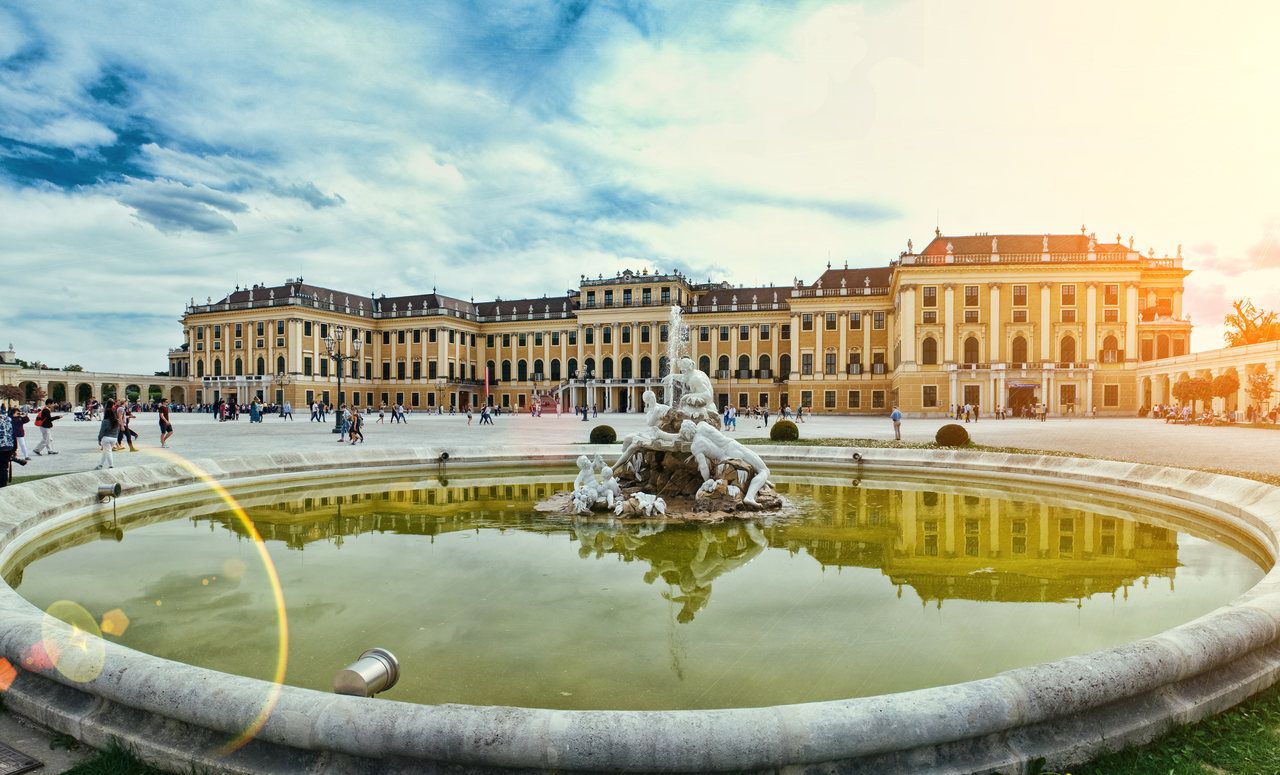 Private Vienna to Schloss Schonbrunn Transfer Better than a taxi