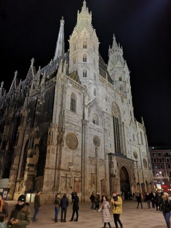 Vienna_by_night_stStephen_cathedral