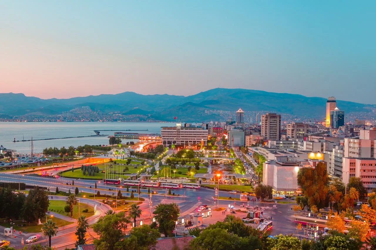 Izmir at dusk, view from Variant