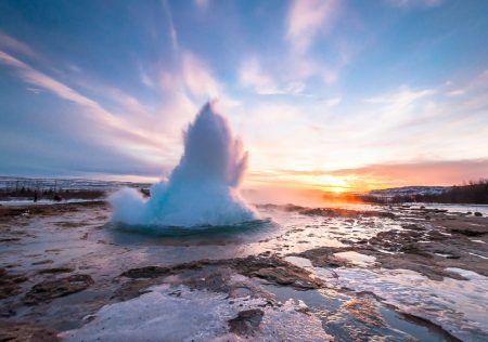 shutterstock_Geyser, Haukadalur, golden circle near Reykjavik in Iceland_Easy-Resize.com
