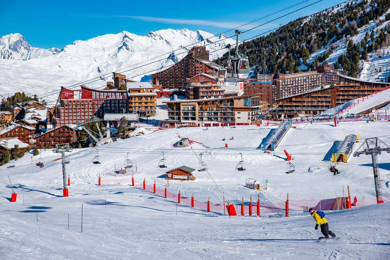 Ski resorts and ski fields at Les Arcs 2000 with Mont Blanc in the background, Savoie, France, Europe