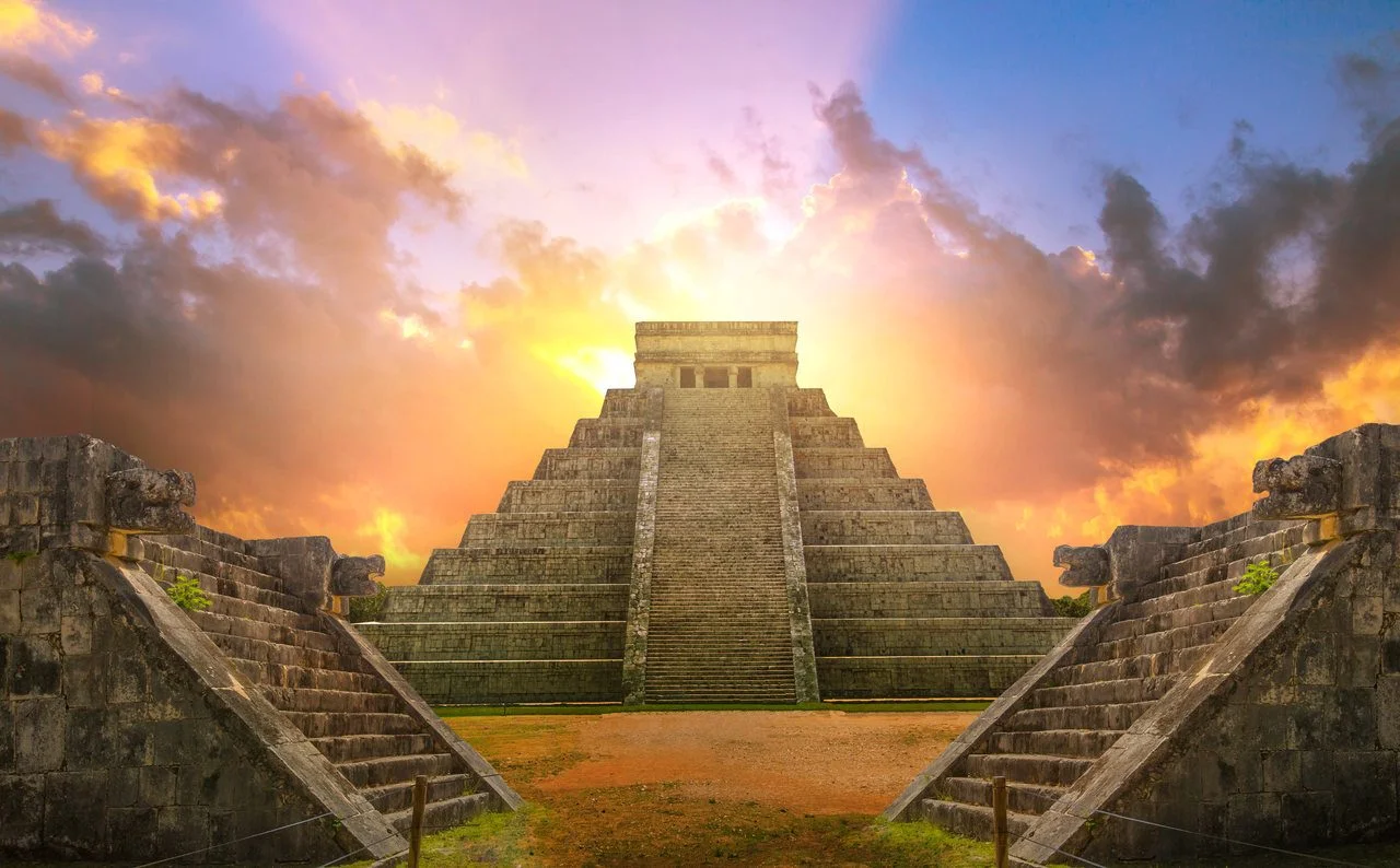 Mexico, Chichen Itza, Yucatn. Mayan pyramid Kukulcan El Castillo at sunset