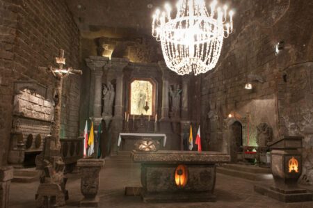 Altar in the Wieliczka Salt mine. UNESCO World Heritage Site_Easy-Resize.com