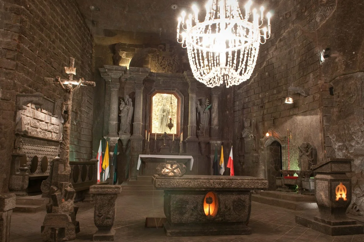 Altar in the Wieliczka Salt mine. UNESCO World Heritage Site_Easy-Resize.com