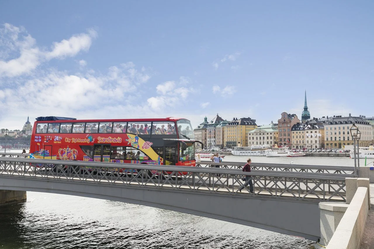Stockholm-Bus-01_Easy-Resize.com