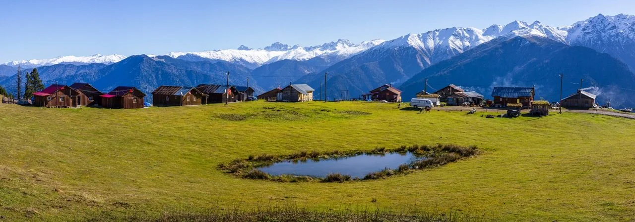 Badara Plateau is a plateau located in Hemsin district of Rize province. Its altitude is 1850 meters. Rize, Turkey